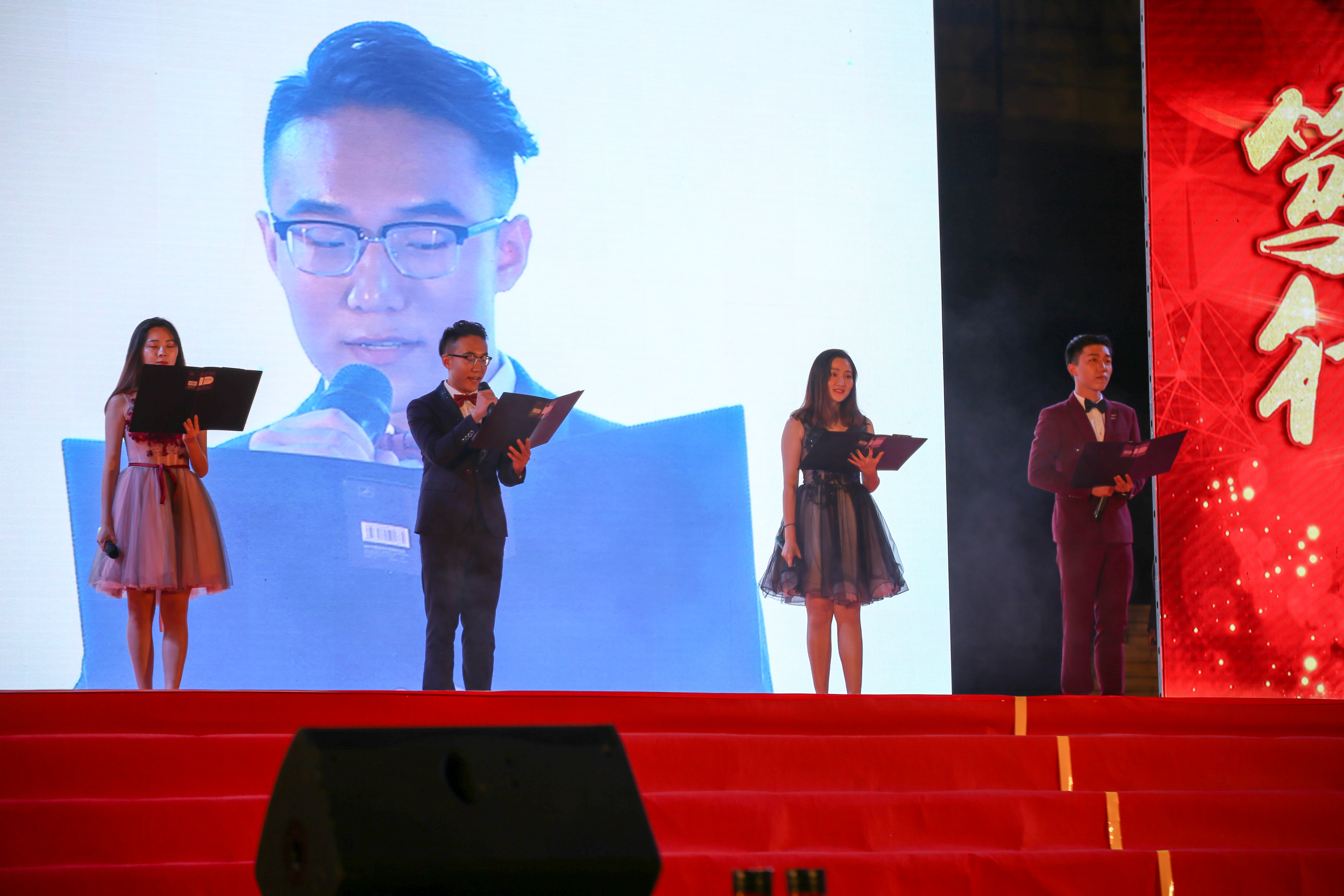 诗朗诵-19 张原玮摄