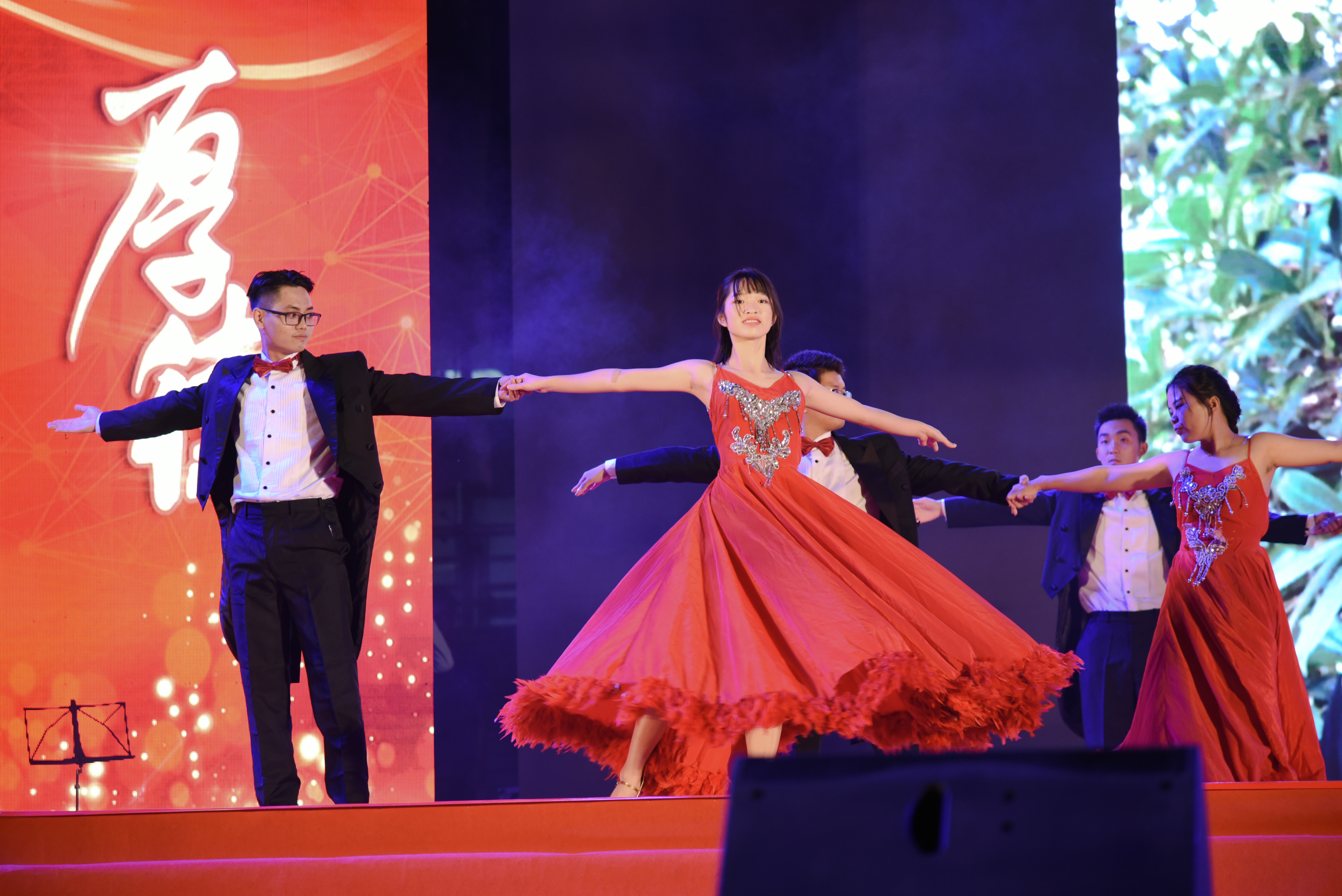 华尔兹 徐政杰摄